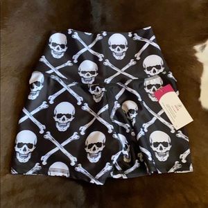 ABS2B Booty scrunch short shorts. XS. NWT.